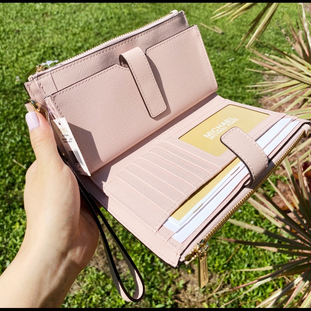 ‼️SALE‼️💕Michael Kors large phone wristlet pink - Picture 8 of 9